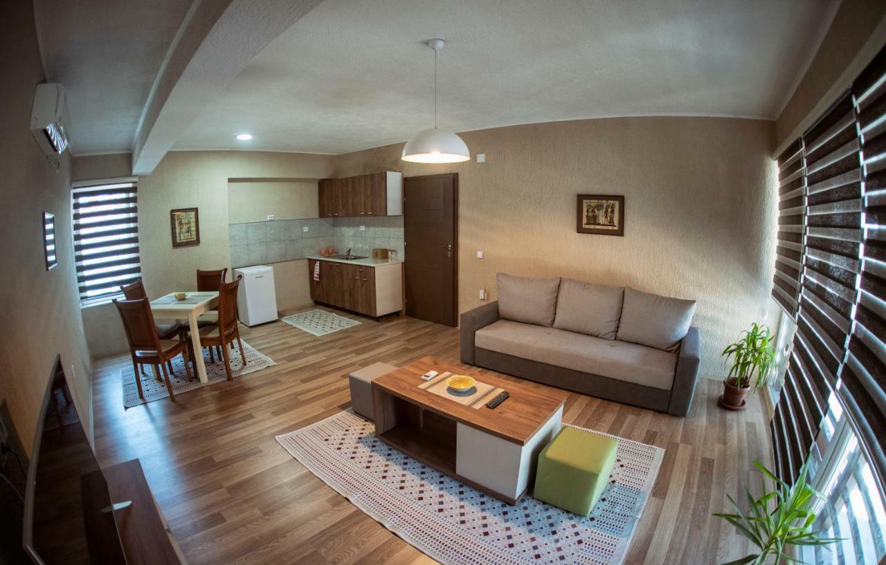 Dionis Rooms & Apartments Prilep Kültér fotó